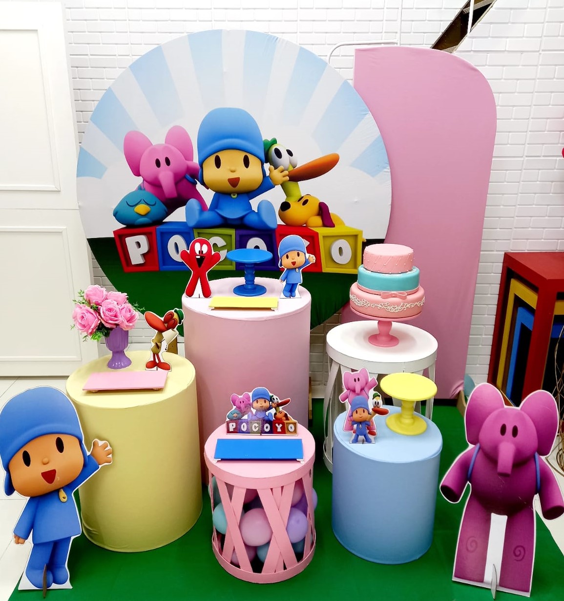 Pocoyo com Arco de Balões