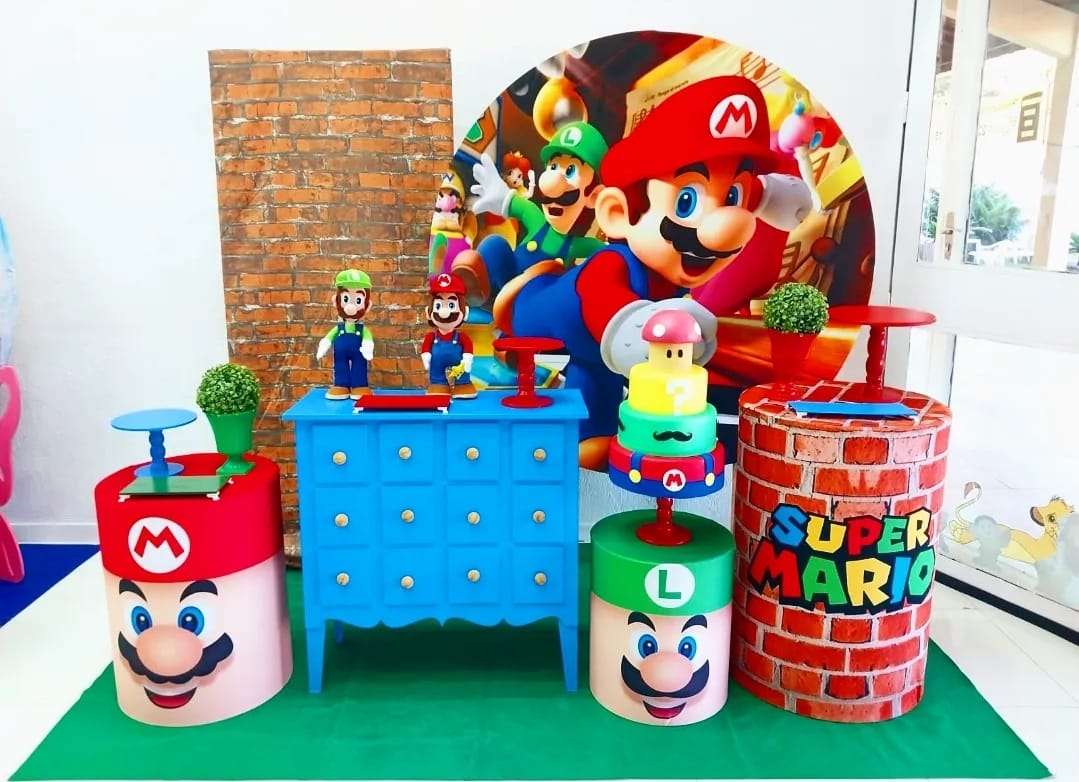 Super Mario com Arco de Balões