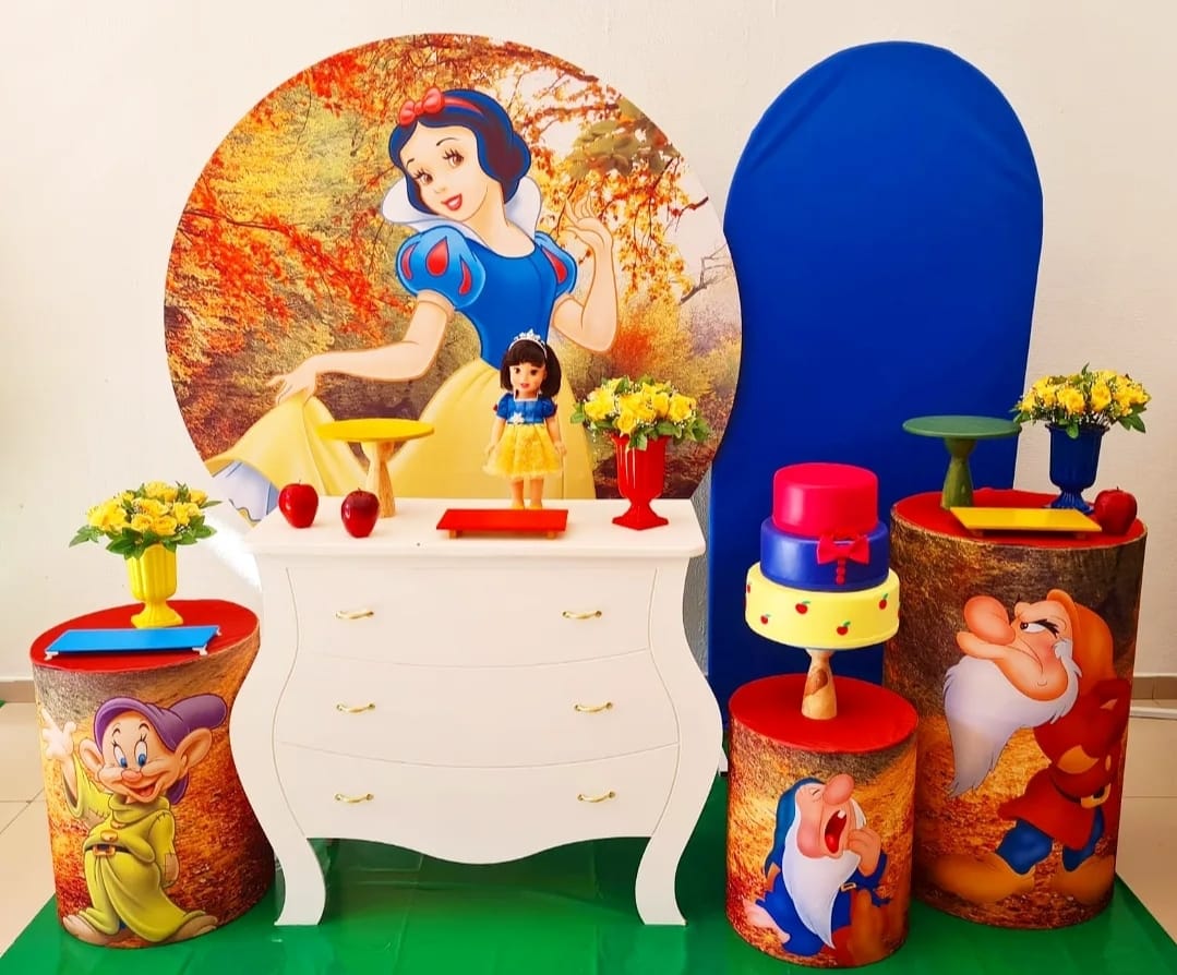 Branca de Neve com Arco de Balões